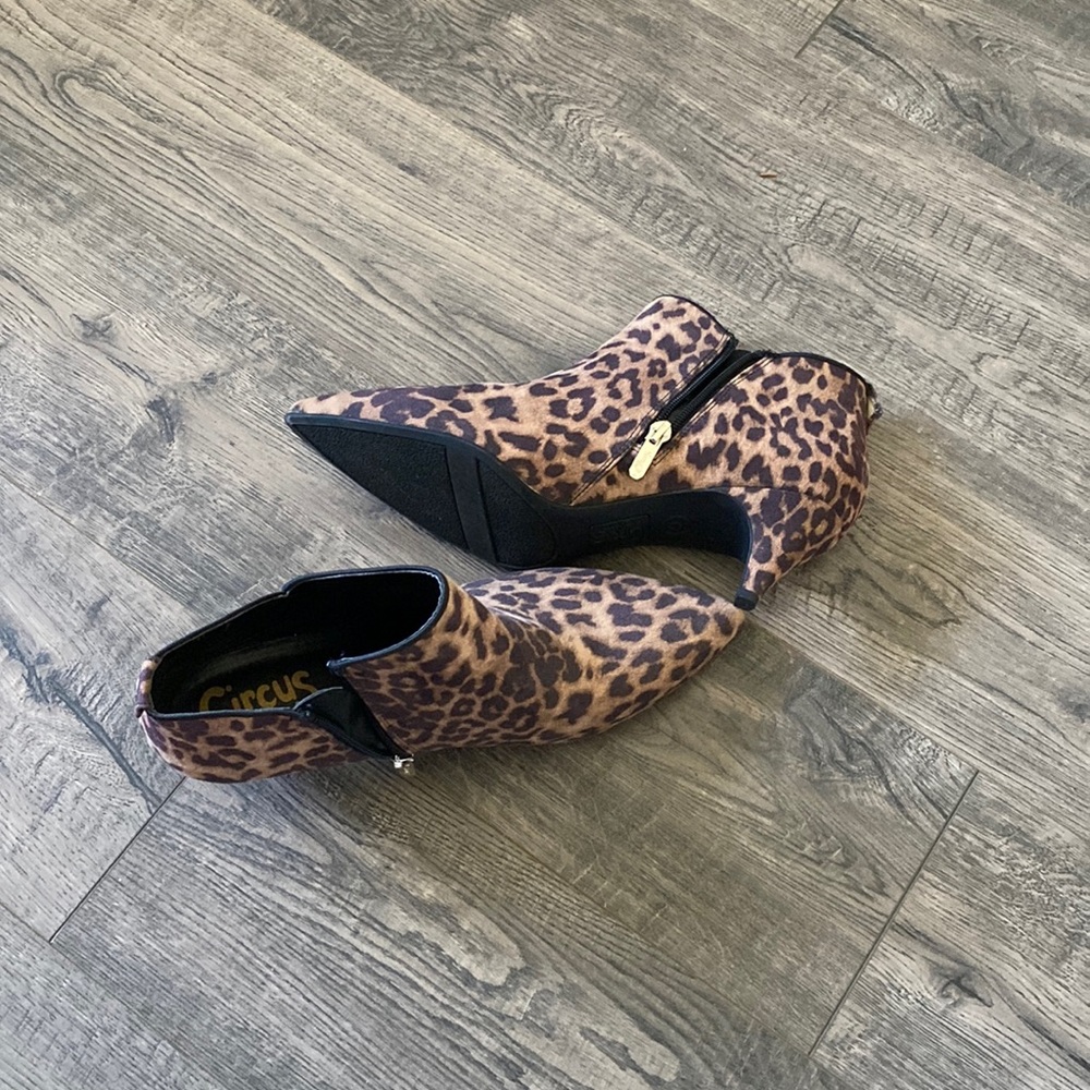 Cheeta booties.  Size 9. Never worn